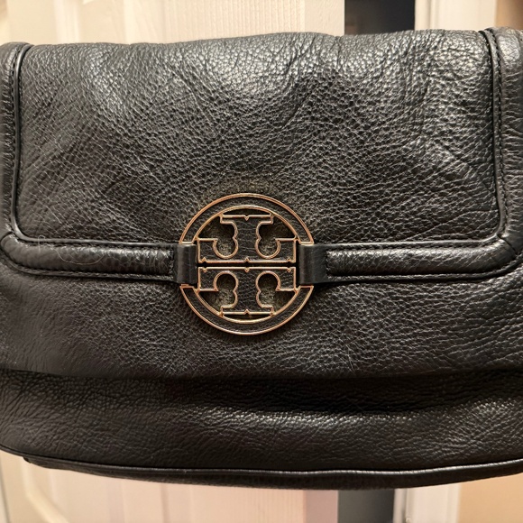 Tory Burch Handbags - Tory Burch Amanda Crossbody Bag